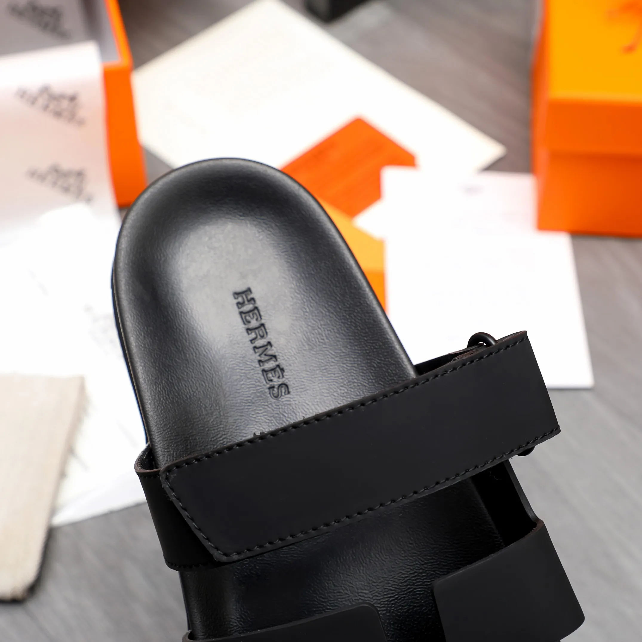 Men's shoes 💰340 Product trademark: Hermes "Hermes" Couple's slippers Regular size: 36-46 Product material: Selected matte cowhide upper, microfiber lining, original outsole